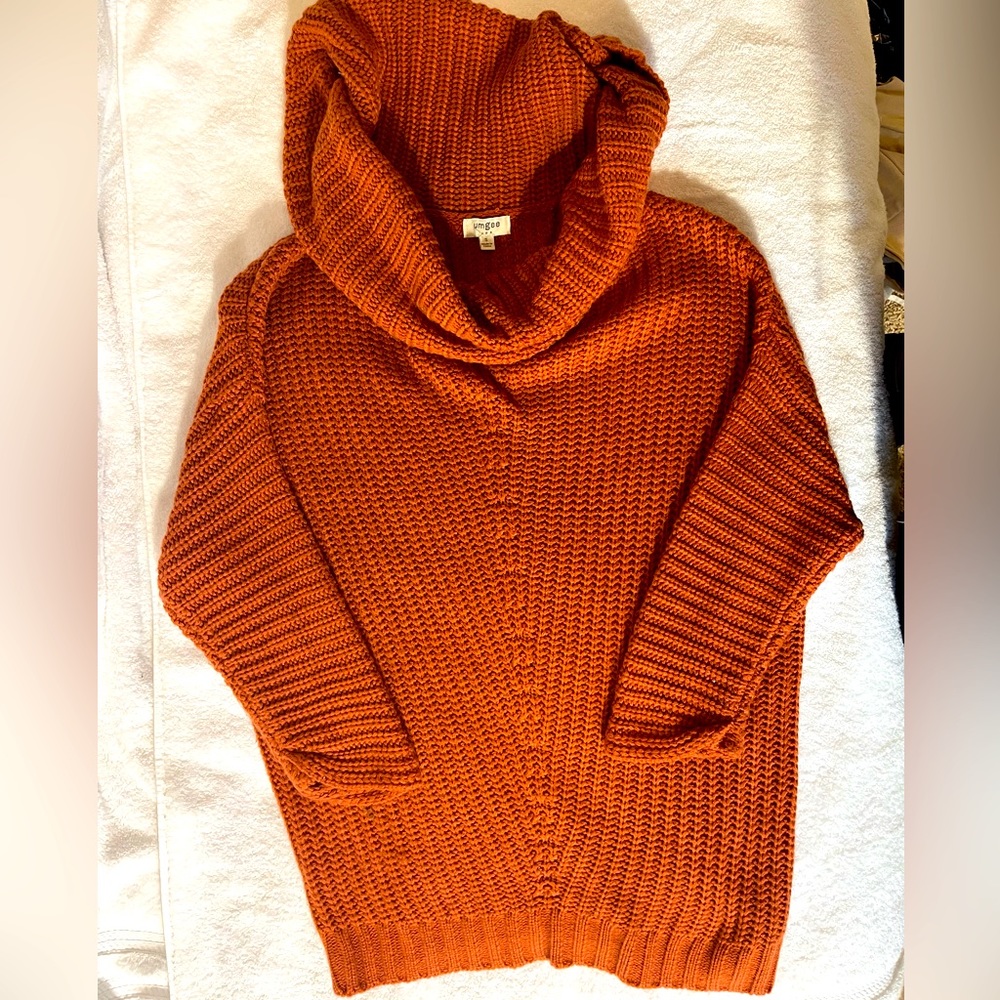 Umgee sweater loss fit